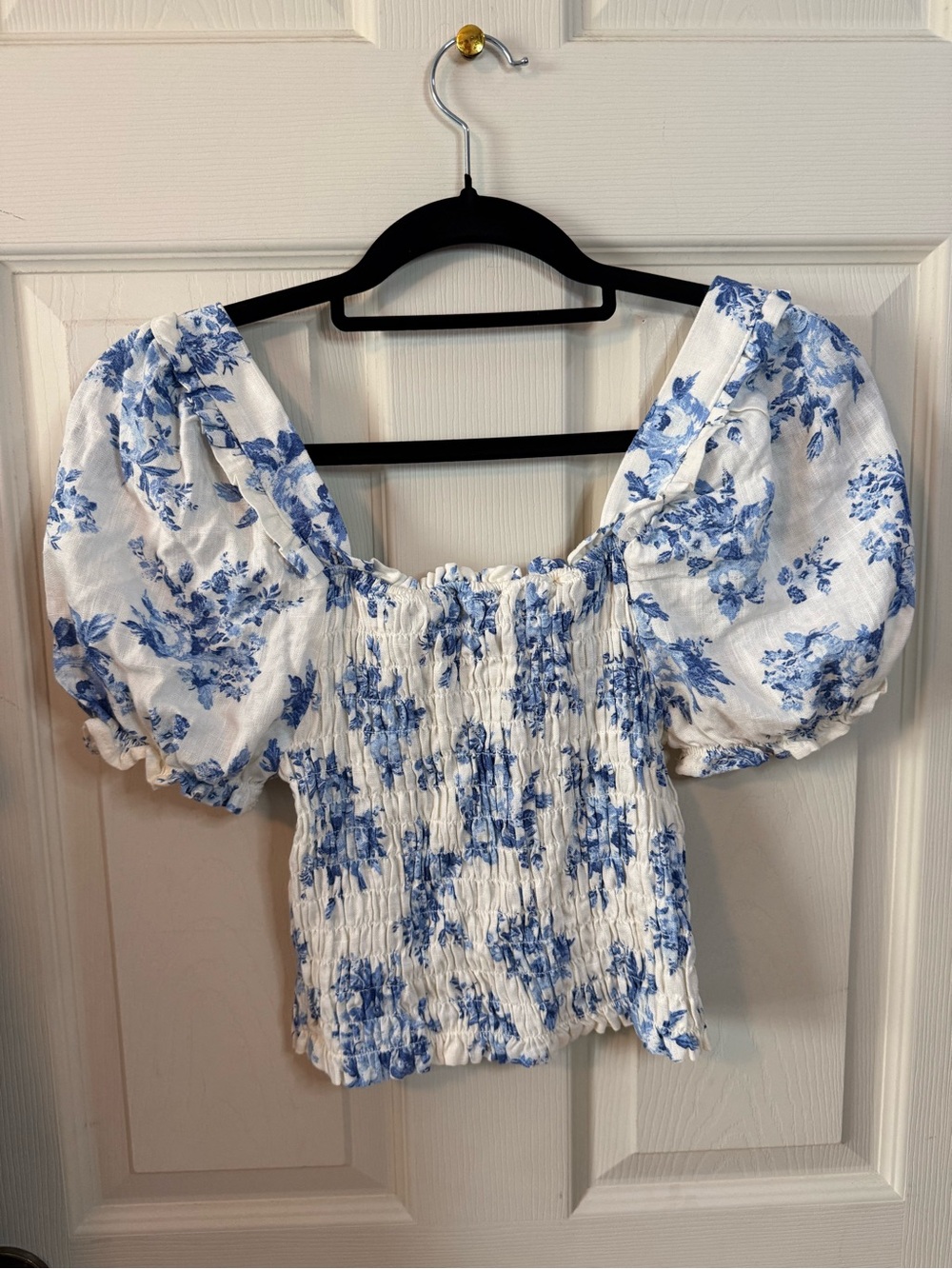 Monteau Ruched White Crop Top with Blue Floral Print Puff Sleeve Size Medium NEW - Picture 7 of 8